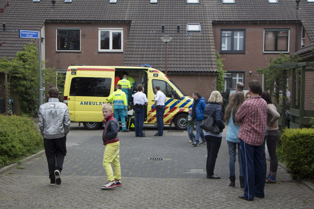 Trauma-heli rukt uit na sprong uit raam (FOTO's)